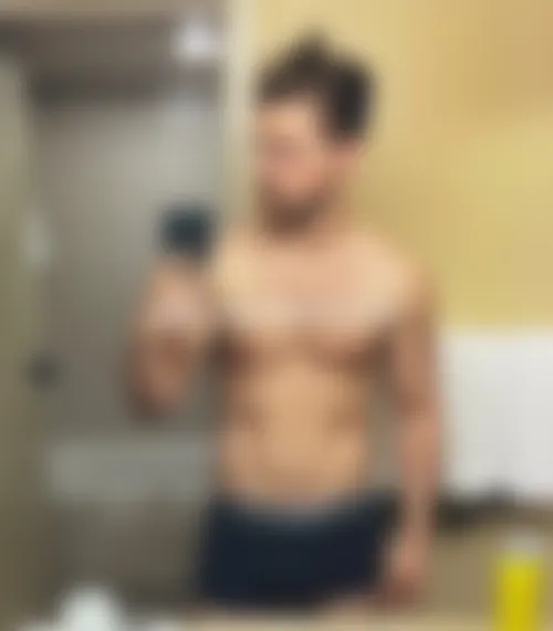 Beau gosse gay musclé disponible pour du cul à Paris