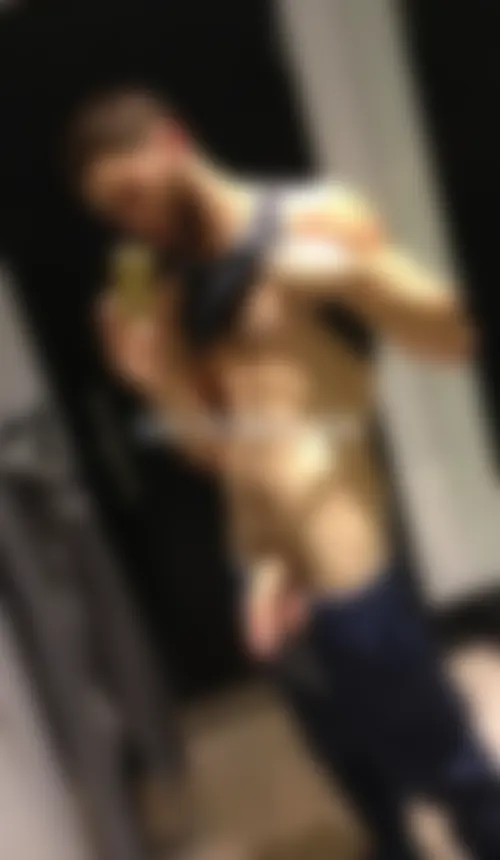 Beau gosse sportif et bien monté de Castres pour rencontre sexe gay