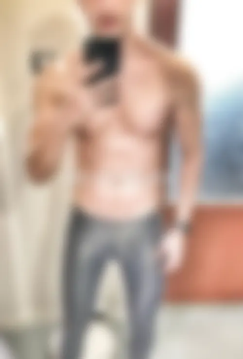 Gay actif TBM accro au sexe cherche cul de passif à défoncer à Lorient