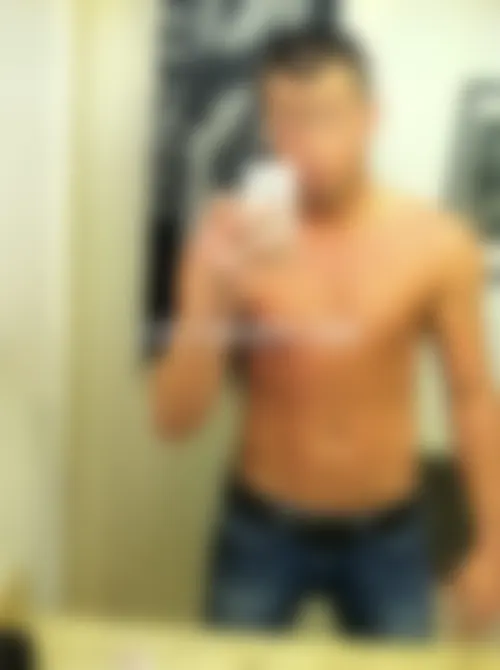 Gay avec des piercings aux tétons à Cergy pour rencontre coquine