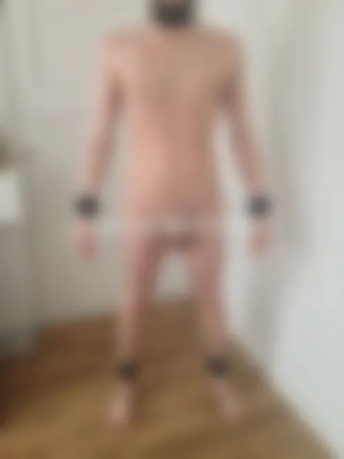 Jeune gay en cage de chasteté cherche maitre SM à Clermont-Ferrand