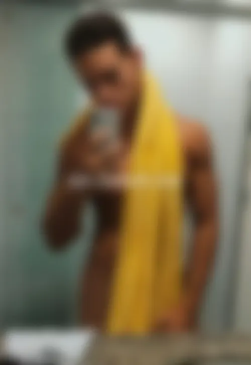 Jeune gay mignon bien foutu de Lille cherche beau mec pour relation sexe très hot