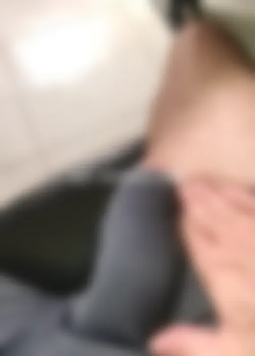 Mec bi avec une grosse bite active pour gay soumis dans l'Allier