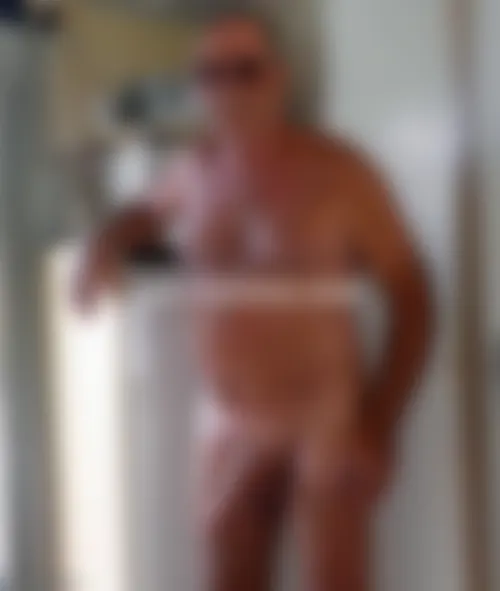 Papy gay avec un gros sexe cherche plan baise à Périgueux