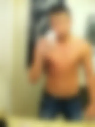 Gay passif avec les tétons percés de Cergy cherche rencontre sexe